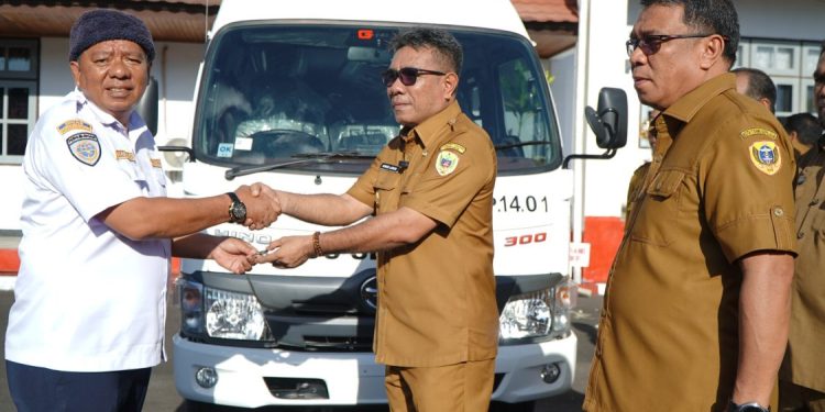 Wakil Wali Kota Tidore Dorong Disiplin ASN dan Penyerahan Bus Sekolah