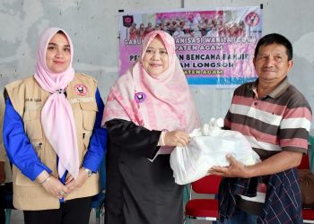 Organisasi Perempuan Sumatra Barat Salurkan Bantuan untuk Korban Galodo di Agam