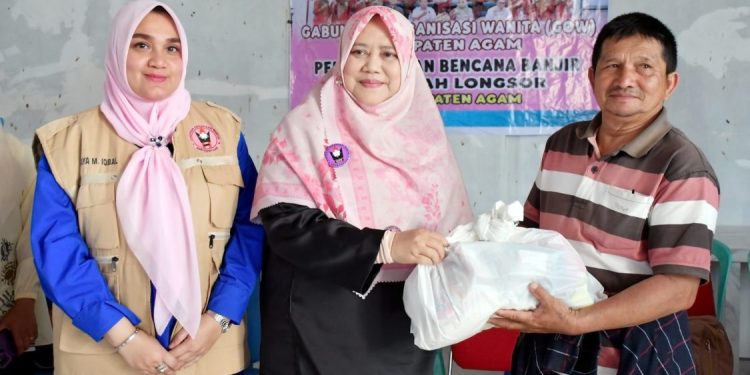 Organisasi Perempuan Sumatra Barat Salurkan Bantuan untuk Korban Galodo di Agam