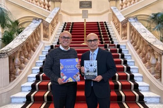 Buku “Rasa Bhayangkara Nusantara” Versi Inggris Diserahkan kepada Dubes Inggris