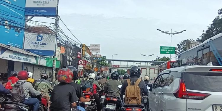 Hujan Deras Sebabkan Kemacetan di Jakarta Saat Jam Pulang Kerja