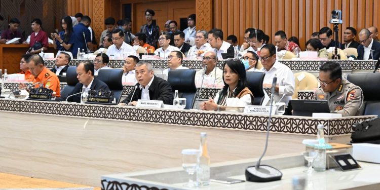 Menhub Dudy Purwagandhi Sampaikan Evaluasi Angkutan Nataru 2025/2026 ke DPR