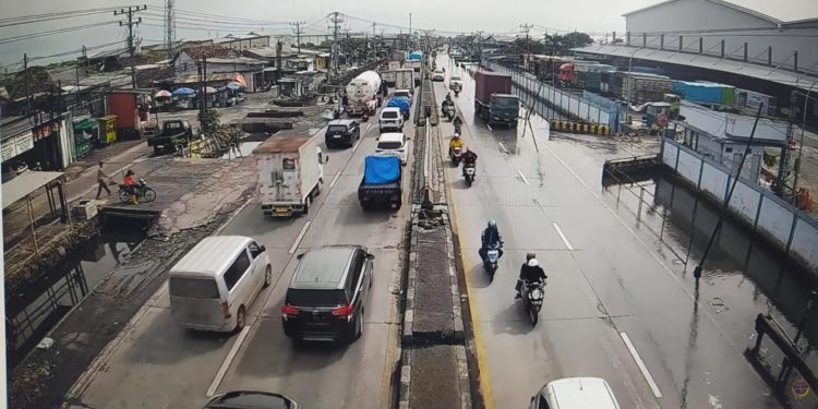 Arus Lalu Lintas Pantura Sayung Kembali Normal Setelah Banjir Surut