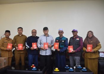 Bupati Bener Meriah Terima Bantuan 100 Al-Qur’an untuk Masjid Terdampak Bencana