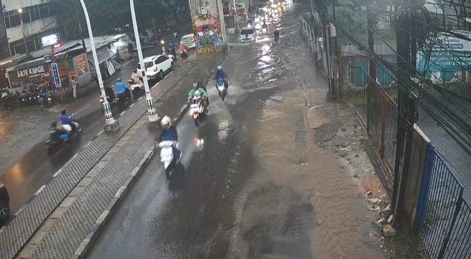 Hujan Lebat di Jakarta Sebabkan Genangan Air hingga 50 cm