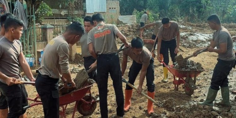 Brimob Polda Sumut Aktif Pulihkan Daerah Terdampak Bencana di Sibolga dan Tapanuli Tengah