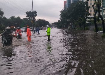 Banjir Landa Jakarta, Polda Metro Jaya Kerahkan Personel Gabungan