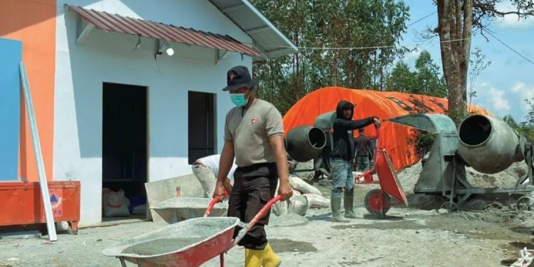 Brimob Sumut Percepat Pembangunan Hunian Sementara di Tapanuli Selatan