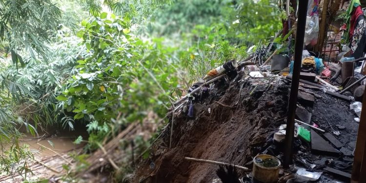 Longsor di Batang Ancam Keselamatan Warga Lansia