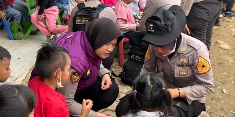 Trauma Healing Perdana oleh Taruna Akpol di Aceh Tamiang