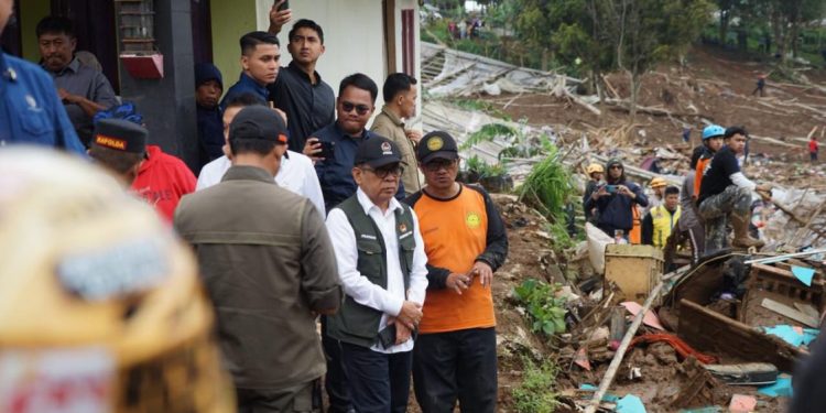 Operasi SAR Longsor di Cisarua Berlangsung 24 Jam Demi Keselamatan Warga