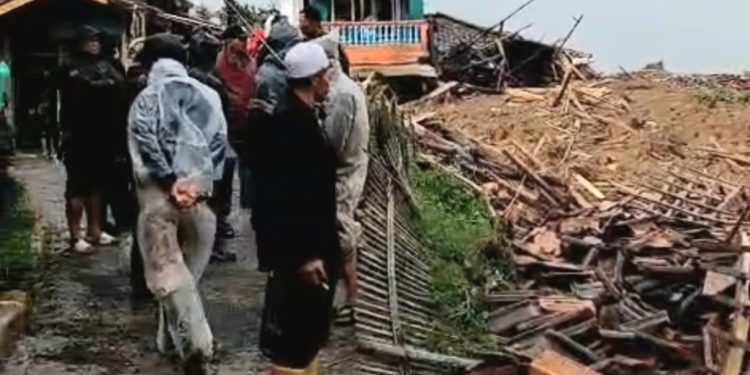 Pencarian Korban Longsor di Bandung Barat Berlanjut, Sembilan Ditemukan Meninggal