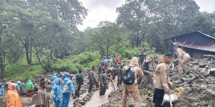 Polri dan Pemda Cepat Tanggap Atasi Longsor di Manggarai Timur