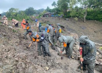 Tim SAR Brimob Polda NTT Bantu Pencarian Korban Longsor di Manggarai Timur
