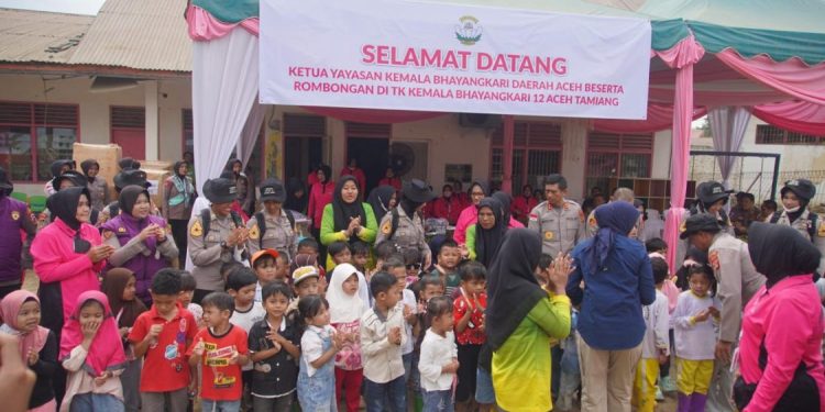 Taruni Akpol Lakukan Trauma Healing untuk Anak TK Bhayangkari Terdampak Banjir di Aceh Tamiang