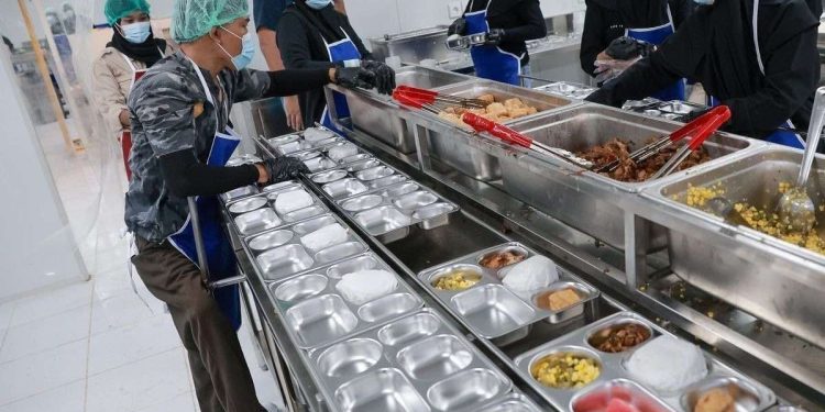 Kepala BGN Klarifikasi Tidak Ada Kebijakan Susu Khusus dalam Program Makan Bergizi