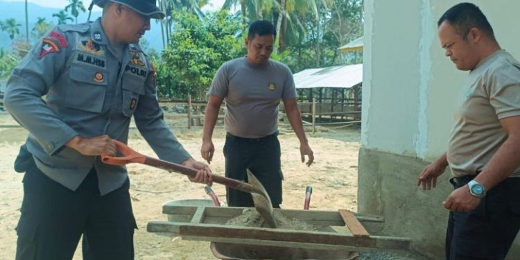 Brimob Sumut dan Warga Tolang Julu Bersatu Bangun Rumah Swadaya Pascabencana