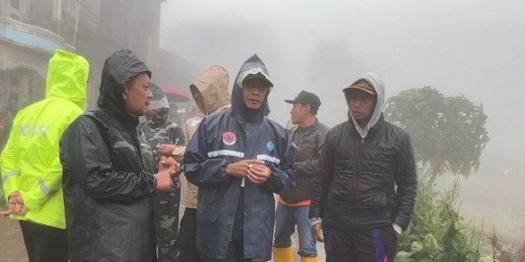 Wakil Bupati Batang Pantau Longsor di Pranten, Ratusan Warga Mengungsi