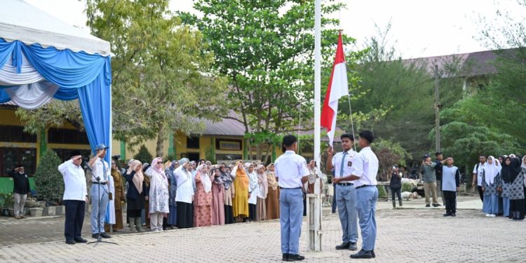 Kemendikdasmen Keluarkan Surat Edaran untuk Penguatan Budaya Upacara Bendera di Sekolah