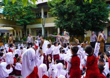 Polda Riau Laksanakan Program Green Policing di Sekolah