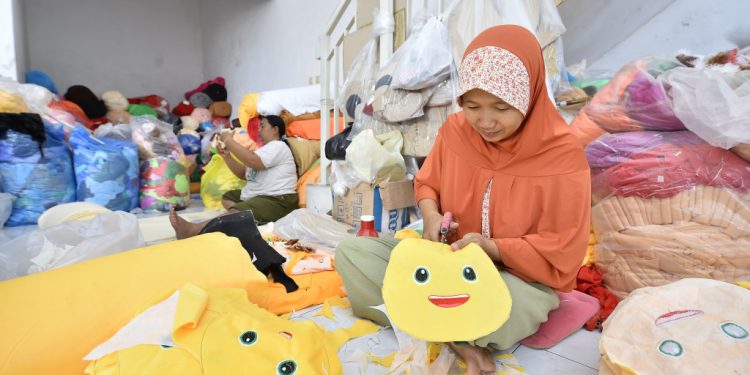 Pengusaha Boneka Asal Pandaan Bertahan Selama Satu Dekade