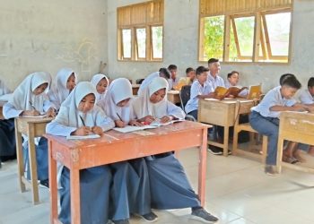 Bantuan Buku Literasi Dukung Pemulihan Pendidikan di SMPN 2 Dewantara Pascabanjir