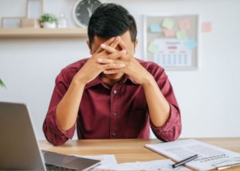 Pekerjaan Informal dan Upah Rendah Sebabkan Overwork di Indonesia