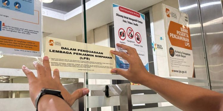 OJK Resmi Cabut Izin Usaha BPR Prima Master Bank