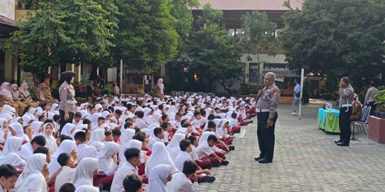 Ditlantas Polda Riau Adakan Program Police Goes to School di Pekanbaru
