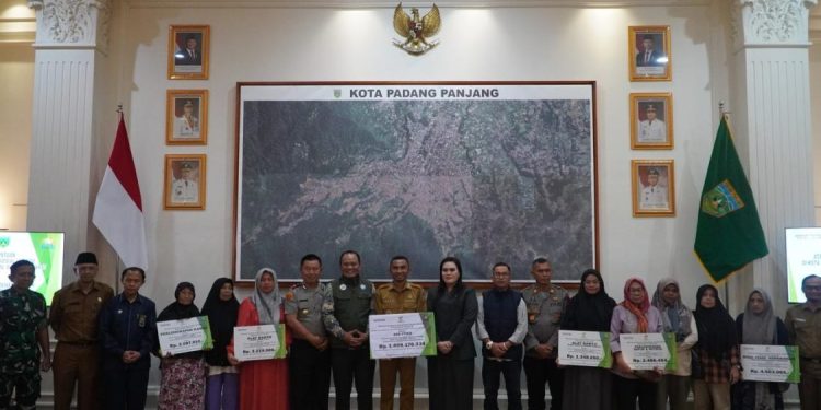 Kemensos Salurkan Bantuan Atensi untuk Warga Padang Panjang