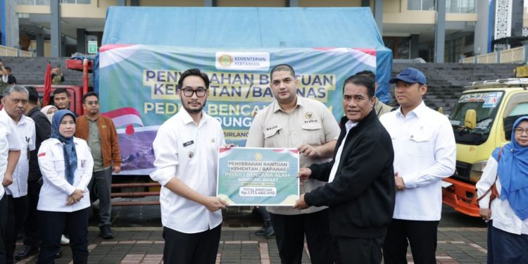 Kementerian Pertanian Kirim 24 Truk Bantuan untuk Korban Longsor di Cisarua