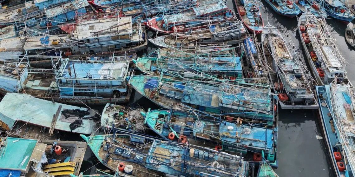 Polres Pelabuhan Tanjung Priok Lakukan Penertiban Parkir Kapal di Muara Angke