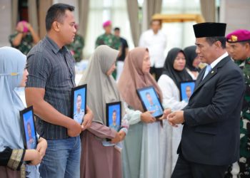 Menteri Pertanian Berikan Santunan kepada Keluarga Prajurit Marinir yang Gugur