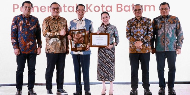Batam Raih Dua Penghargaan Nasional di Bidang Investasi