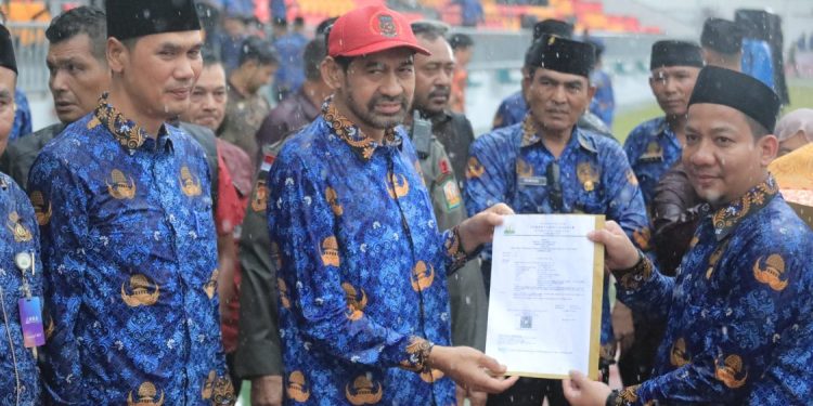 Ribuan Tenaga Honorer Banda Aceh Terima SK PPPK di Tengah Hujan Deras
