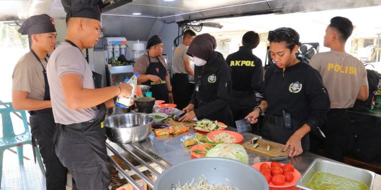 Taruna Akpol Gelar Dapur Lapangan di Aceh Tamiang pada Hari ke-6 Latsitardanus 2026