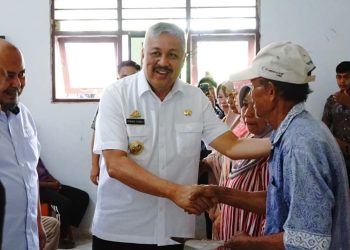 Bupati Pinrang Berikan Sertifikat Tanah kepada 70 Keluarga di Desa Kaballangan
