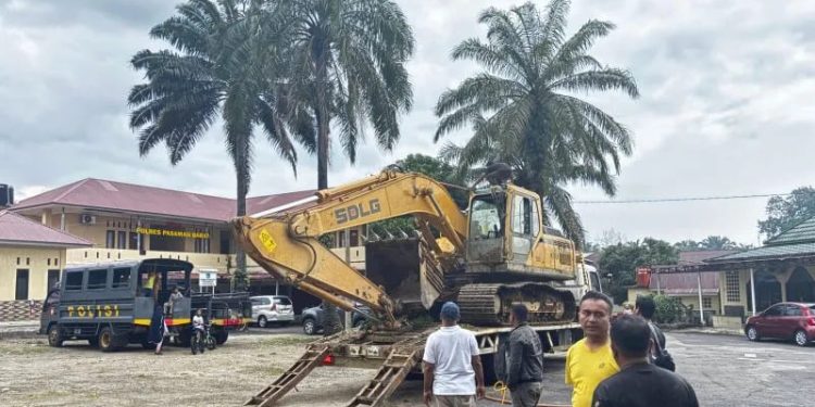 Kementerian ESDM dan PPATK Diskusikan Penambangan Emas Ilegal