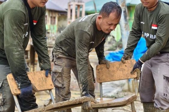 Satpol PP Riau Lanjutkan Misi Kemanusiaan di Aceh Tamiang, Fokus pada Pemulihan Sekolah