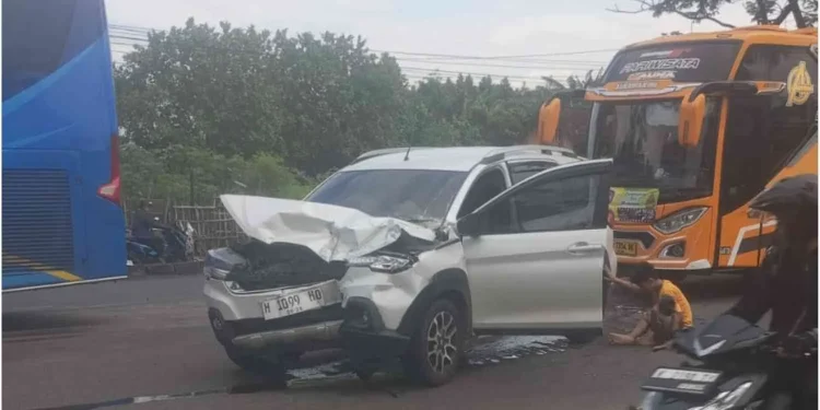 Kecelakaan Pagi di Banguntapan Bantul, Mobil Ertiga Ringsek Usai Tabrak Dump Truk