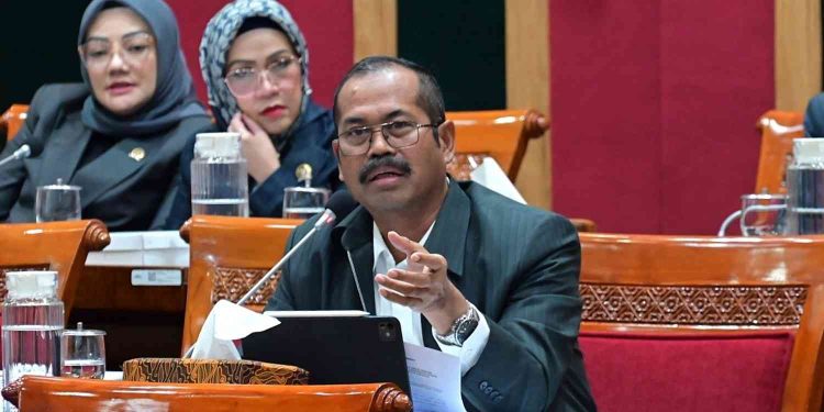 Anggota Komisi X DPR RI, Furtasan Ali Yusuf, dalam RDP dan RDPU Komisi X DPR RI dengan Rektor PTN dan PTS di Gedung Nusantara I, Senayan, Jakarta, Selasa (10/2/2026). Foto: Tari/Karisma