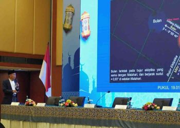 Anggota Tim Hisab Rukyat Kemenag, Cecep Nurwendaya, memaparkan secara komprehensif data astronomis posisi hilal pada 29 Sya’ban 1447 H