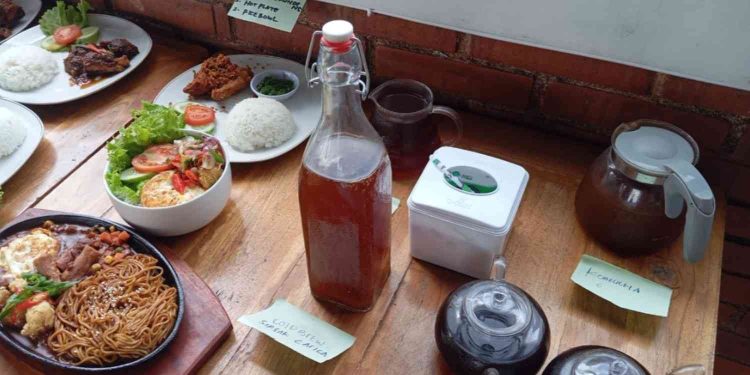 Beragam menu Saqiila Teras dan Saqiila Brew ditampilkan saat peluncuran unit usaha baru di Wonosobo, Sabtu (8/2/2026).