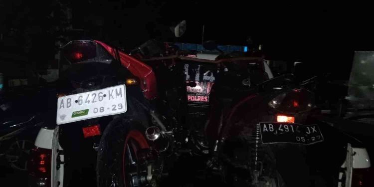 Dua sepeda motor yang terlibat kecelakaan di Jalan Wonosari–Nglipar, Gunungkidul, diamankan petugas Satlantas Polres Gunungkidul