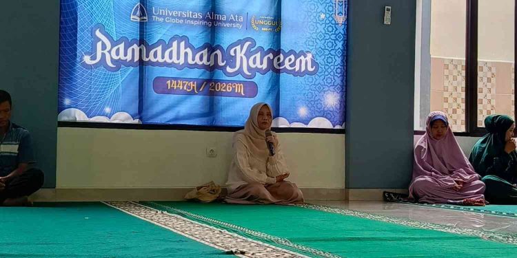 Ny. Hj. Dra. Ida Rufaida Ali, pengasuh Pesantren Yayasan Ali Maksum Krapyak