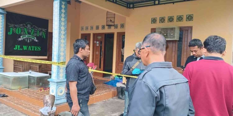 Polisi melakukan penyelidikan di rumah Korban Pembunuhan di Sedayu Bantul