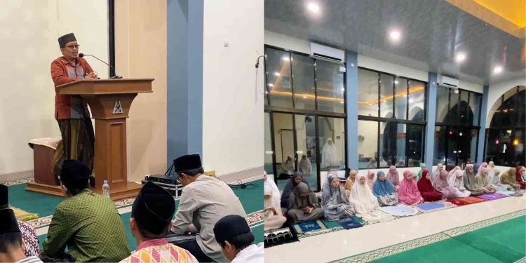 Prof. Abdul Mustaqim menyampaikan ceramah sebelum sholat tarawih di Masjid Darul Muttaqin Universitas Alma Ata