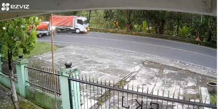 Tangkapan Layar cctv kejadian kecelakaan di Putat Patuk Gunungkidul