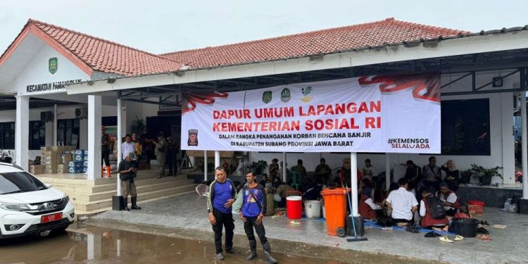Kemensos Distribusikan Bantuan Logistik untuk Korban Banjir di Subang