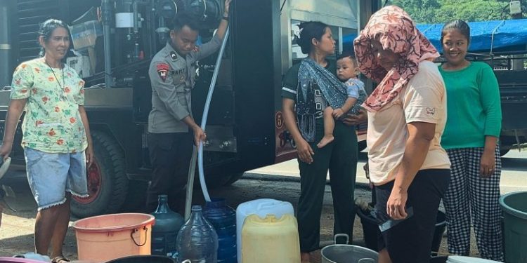 Brimob Sumut Bantu Warga Tapanuli Tengah Atasi Krisis Air Bersih